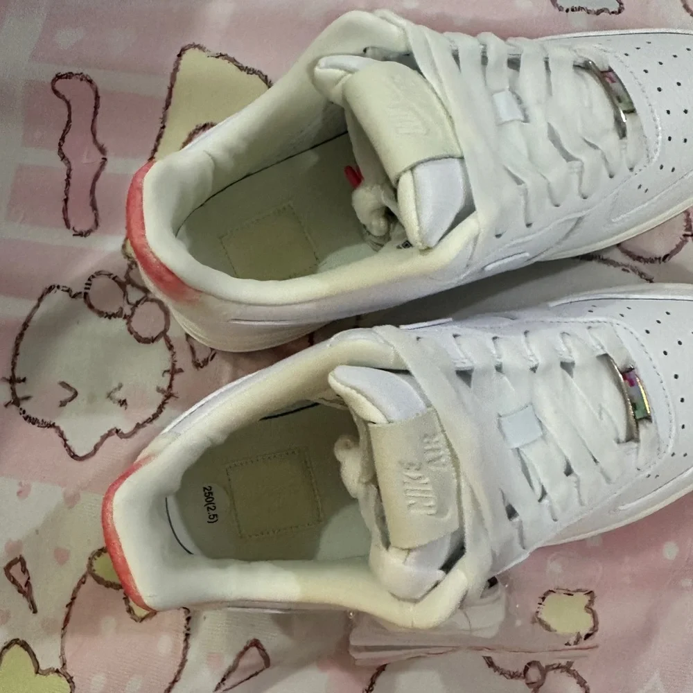 Nike Men’s White Sneakers with Pink Heel Accent